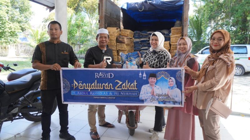 H Abdul Rasyid Salurkan Zakat 500.000 KG Beras dan 100.000 Liter Minyak untuk Masyarakat