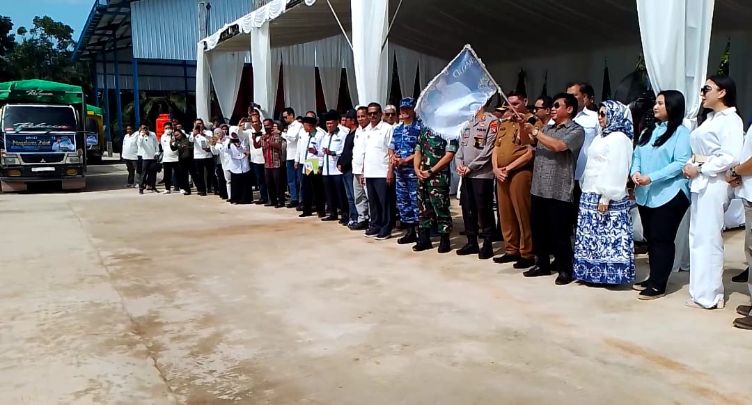 Pengusaha Asal Pangkalan Bun H Abdul Rasyid Salurkan Zakat 500 Ton Beras