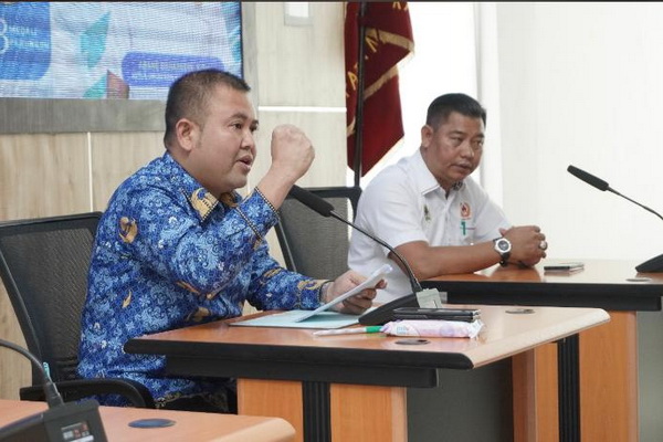 Serahkan Bonus Atlet Porprov Kalbar, Bupati Dadi: Komitmen Pemerintah Majukan Olahraga