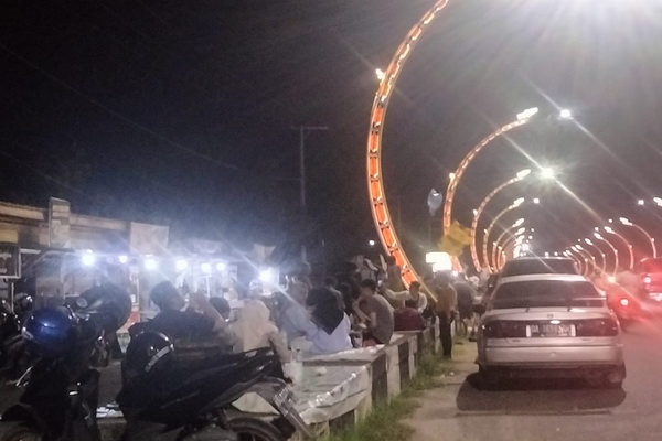Ratusan Pengunjung Padati Terowongan Nur Mentaya