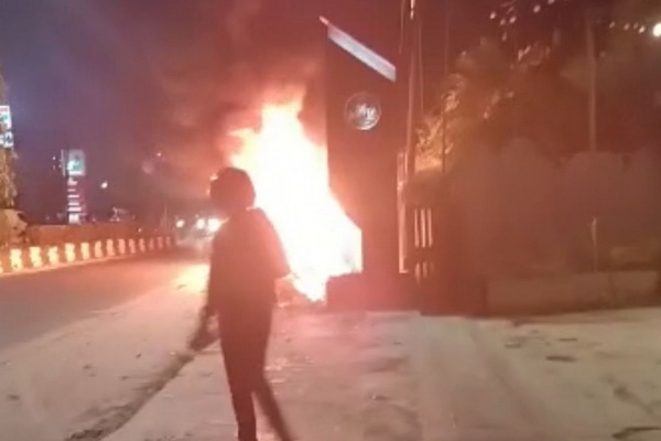 Mobil Terbakar di Sampit, Dua Penumpang Nyaris Terpanggang
