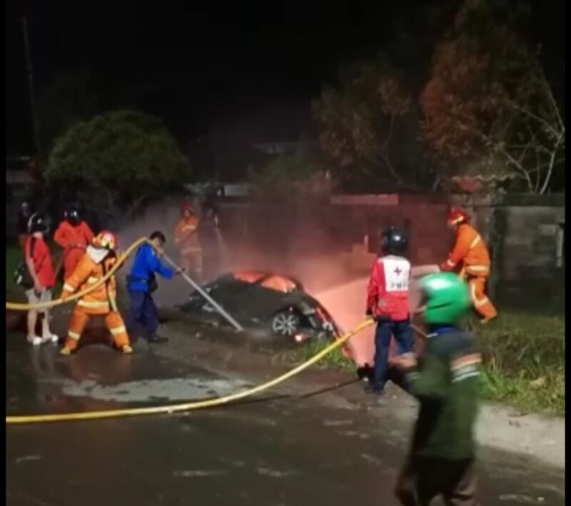 Mobil Terbakar di Sampit Disebut Membawa Sembilan Jerigen berisi BBM