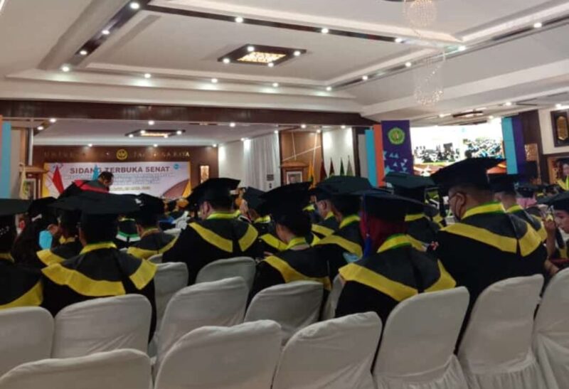 719 Lulusan Ikuti Wisuda UPR Periode April 2023