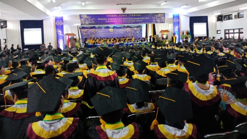 Pesan Rektor kepada Ratusan Wisudawan UPR:  Selamat Berjuang di Masyarakat