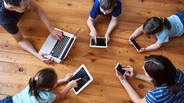 Kominfo Kobar Ingatkan Orang Tua Harus Awasi Anak Berinternet