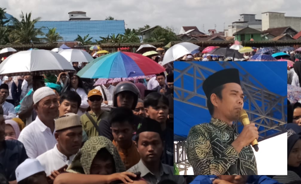Ribuan Warga Hadiri Ceramah Ustadz Somad di Kumai
