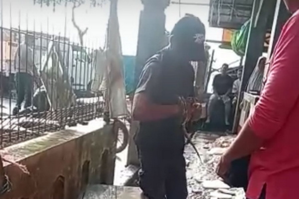 Seekor Ular Hebohkan Pedagang di Pasar PPM Sampit