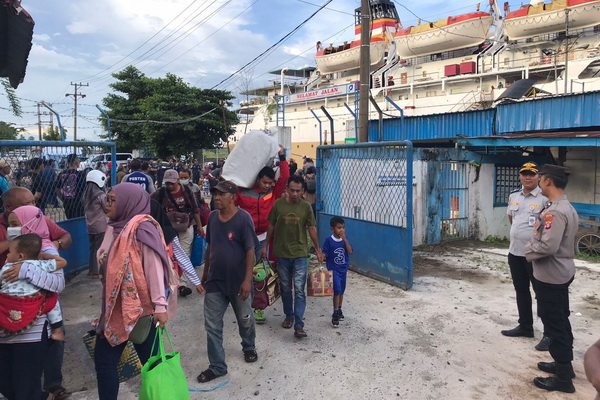 Polsek KPM Kawal Keamanan Ribuan Penumpang Arus Balik di Pelabuhan Sampit