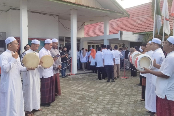Daftarkan Bacaleg Diiringi Musik Rebana, PKS Yakin Raih Kursi Tiap Dapil