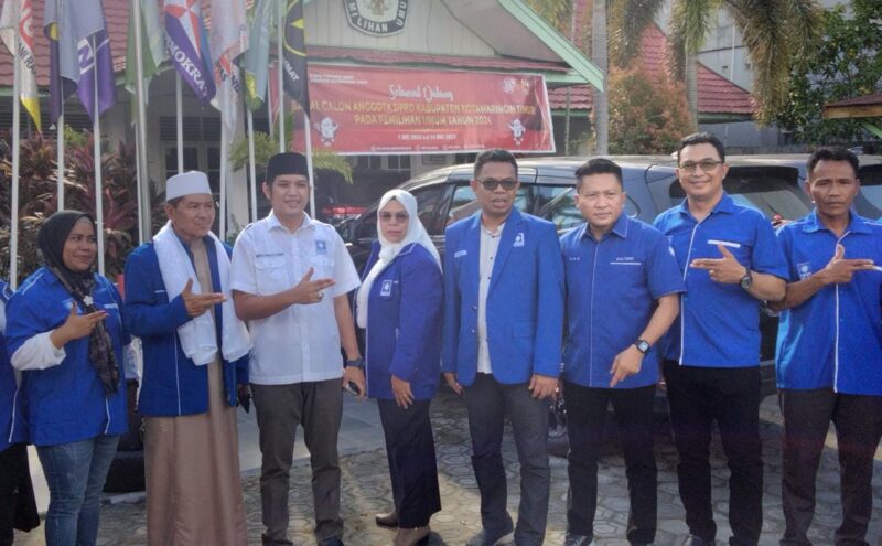 Rudini Didampingi Waket DPW PAN Kalteng Abdul Hafid saat Daftarkan Bacaleg ke KPU