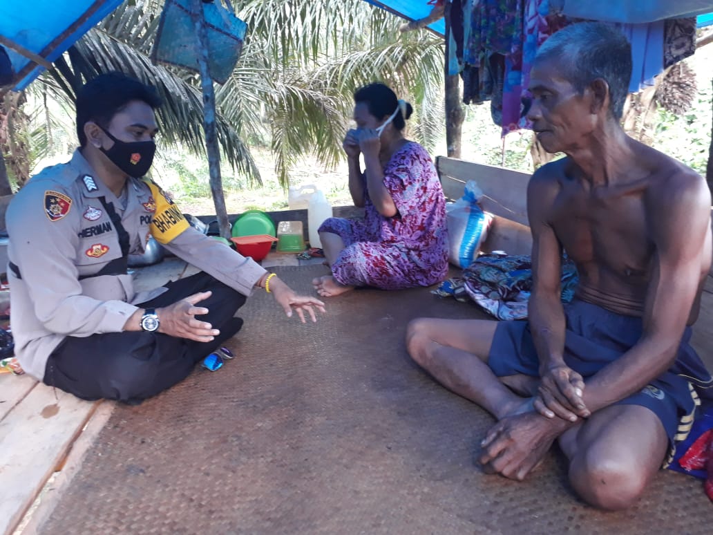 Bhabinkamtibmas Lakukan Penyuluhan Karhutla kepada Warga Desa Tumbang Tilap