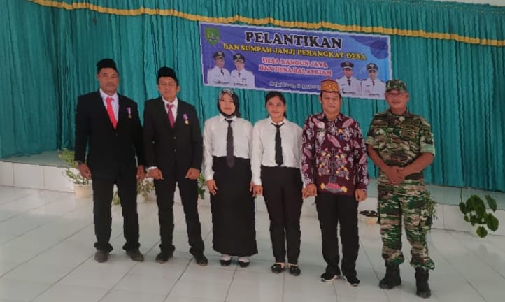 Hadiri Pelantikan Perangkat Desa, Babinsa Bangun Jaya Tekankan Semangat Kerja Sama