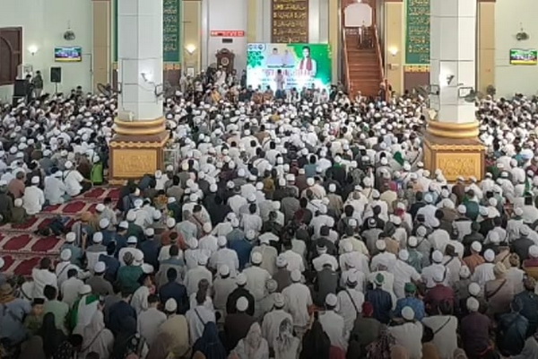 Ribuan Warga di Sampit Hadiri Tabligh Akbar Ustad Abdul Somad