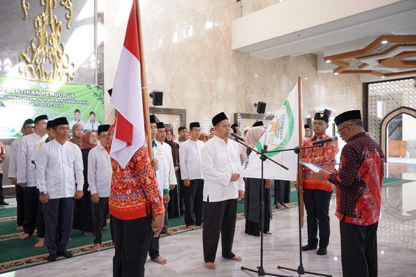 Asisten Pemkesra Kalteng Lantik Pengurus KUI Kota Palangka Raya Periode 2023-2028