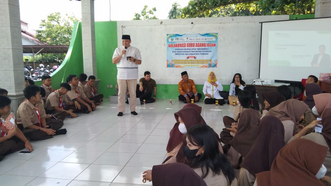MES Kalteng Perkenalkan Pasar Modal Syariah ke Siswa SMAN 2 Kasongan