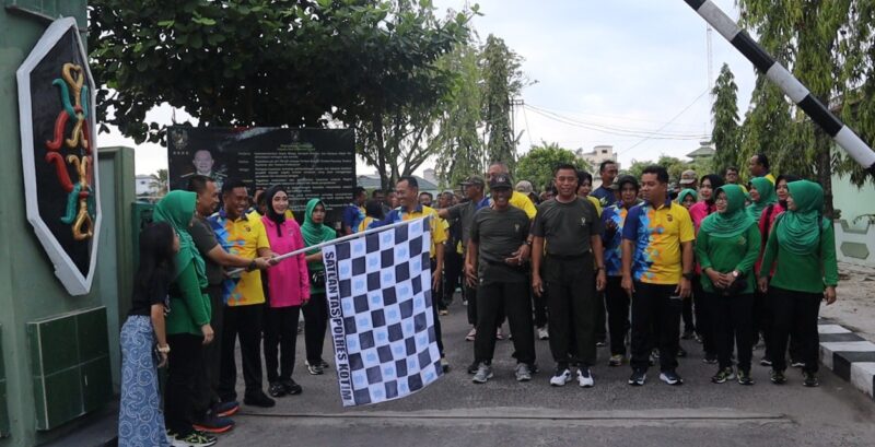 Kapolres Kotim dan Dandim 1015 Sampit Kompak Gelar Jalan Sehat Bersama