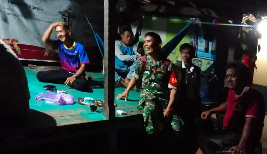 Babinsa Runtu Imbau Warga Aktifkan Poskamling untuk Cegah Aksi Kriminal