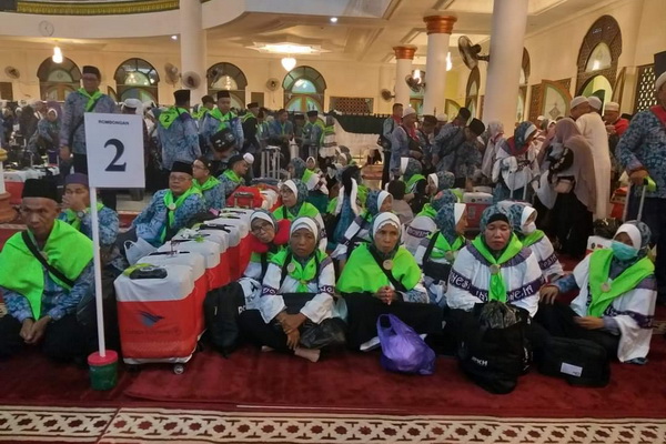 Ratusan Jemaah Calon Haji Kabupaten Kapuas Pagi Ini Diberangkatkan