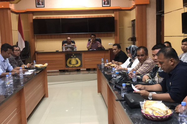 PT SCC Lunasi Kompensasi Penggunaan Lahan di Desa Cempaga Hulu