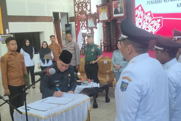 Bupati Kotim Lantik Tiga Penjabat Kepala Desa, Gantikan yang Mengundurkan Diri