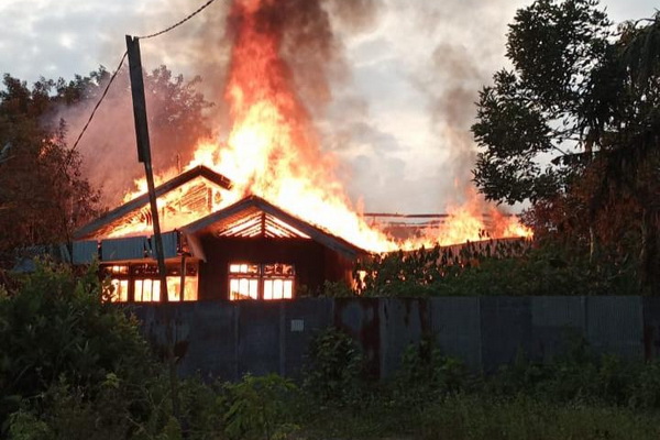Diduga Akibat Arus Pendek, Bangunan Kosong di Sampit Jadi Arang