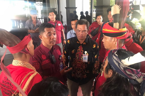Pasukan Merah Minta Perwakilan Pemkab Video Call Bupati Kotim