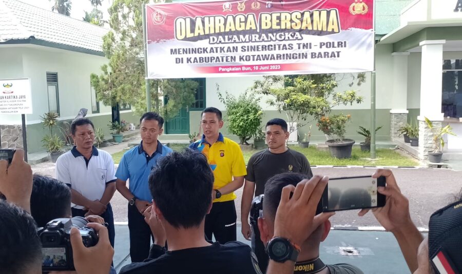 Peringati HUT Bhayangkara ke-77, Polres Kobar Gelar Olahraga Bersama TNI