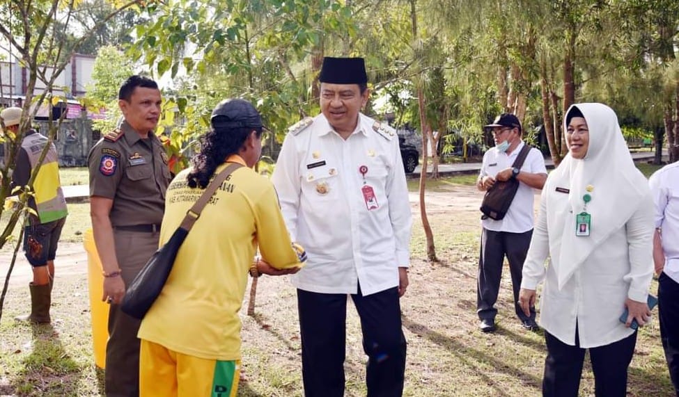 Pj Bupati Kobar akan Kerahkan Semua Petugas Kebersihan untuk Gerebek Sampah dalam Kota