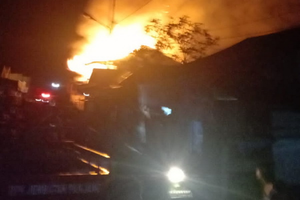 Satu Rumah dan Musala di Kapuas Dilalap si Jago Merah