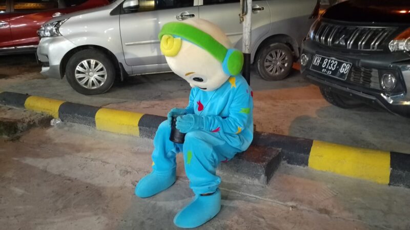 Cari Nafkah Tanpa Lelah, Pria ini Pagi Jualan Jasuke Lanjut Jadi Badut hingga Malam Hari