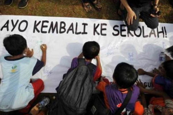 USAID ERAT Dorong Anak Putus Sekolah di Melawi Kembali Bersekolah