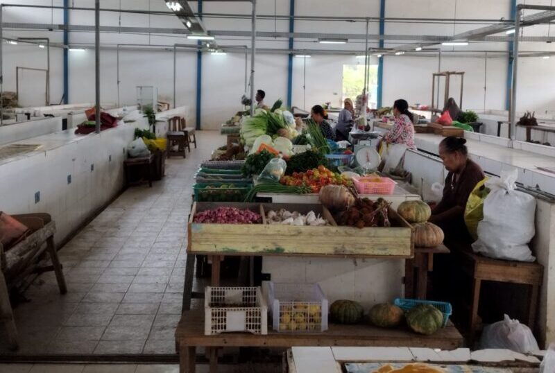 Banyak Pedagang Pasar Induk Nanga Bulik Pilih Hengkang untuk Jualan di Pinggir Jalan