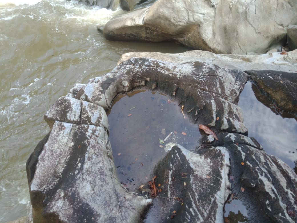 Jejak Kaki Legenda Tambun Bungai Melekat di Bebatuan Wisata Riam Jerawi