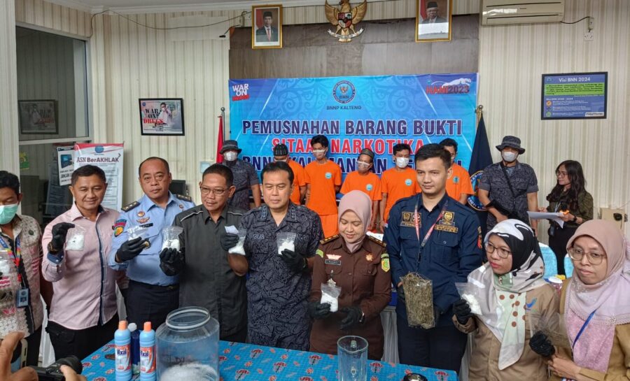 BNNP Kalteng Musnahkan 803 Gram Sabu dan 380 Gram Ganja Kering