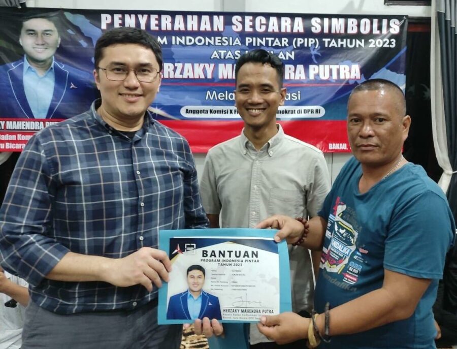 Herzaky Perjuangkan Bantuan PIP untuk Warga Sambas, Merianto: Pemuda yang Tak Lupa Kampung Halaman