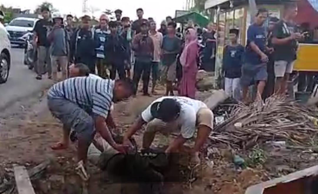 Hilang Kendali, Truk CPO Tabrak Warga yang Sedang Antri Beli Martabak
