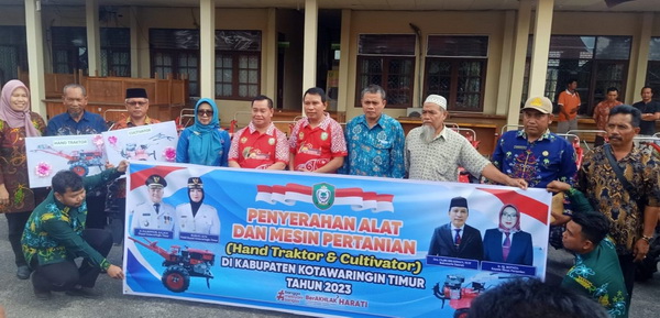 Penuhi Kebutuhan Petani, Pemkab Kotim Serahkan Puluhan Alsintan