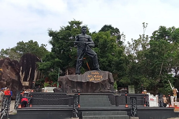 Dewan Apresiasi Pembangunan Patung Pahlawan Nasional Tjilik Riwut di Bukit Batu