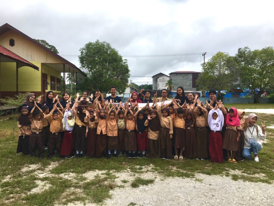 Kelompok 16 KKN UPR Edukasi Murid SDN Dahian Tunggal Pentingnya Cuci Tangan dan Gosok Gigi