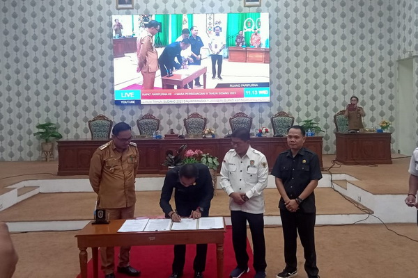 Rapat Paripurna, DPRD Katingan Bahas Usulan Pemberhentian Bupati dan Wakil Bupati Katingan