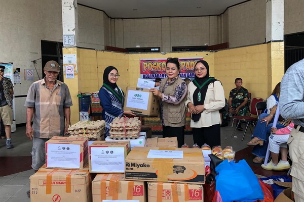 Kohati HMI Palangka Raya Serahkan Bantuan untuk Korban Kebakaran Flamboyan Bawah