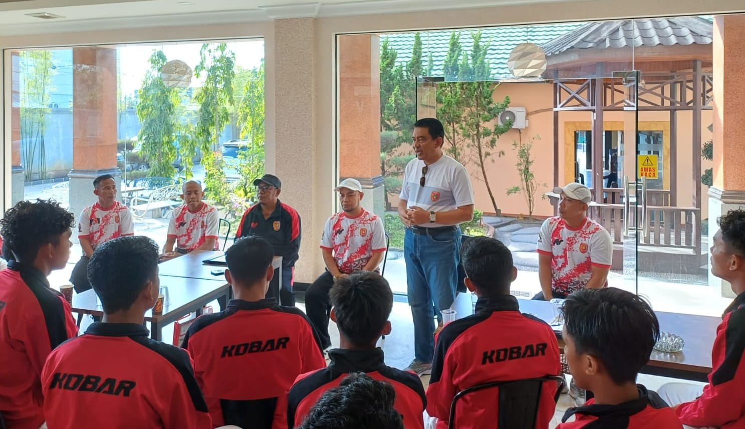 Pj Bupati Inginkan Liga Pelajar dan Usia Dini Sepak Bola di Kobar Segera Terbentuk