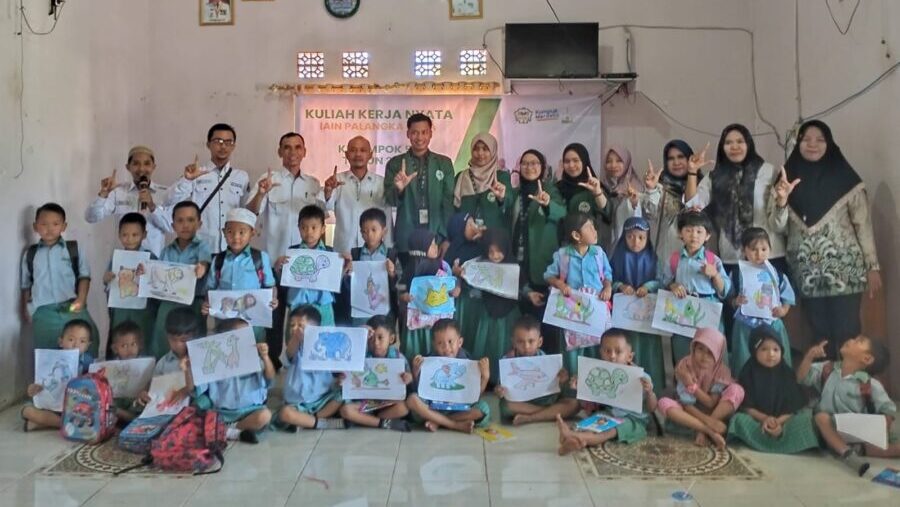 Gandeng Disarpustaka Kapuas, Mahasiswa KKN IAIN Palangka Raya Gelar Lomba Mewarnai untuk Anak TK