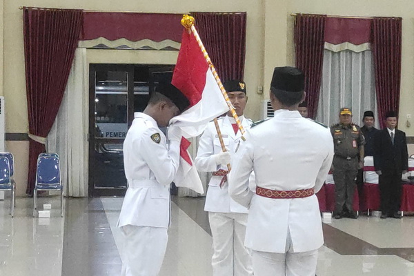 Bupati Sakariyas Kukuhkan 67 Anggota Paskibraka Kabupaten Katingan
