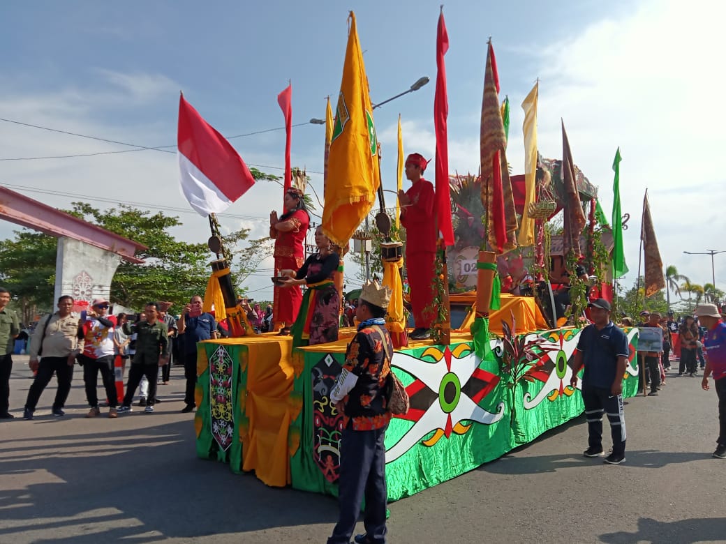Lepas 53 Kelompok Peserta Pawai, Bupati: ini Jadi Sarana Promosi Budaya di Katingan