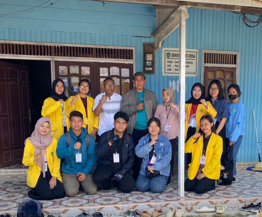 Warga Desa Dahian Tunggal Sedih Ditinggal Mahasiswa KKN UPR