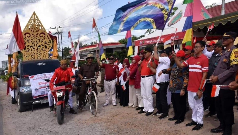 Hadiri Karnaval Pangkalan Lada, Pj Bupati Berpesan Agar Masyarakat Terus Jaga Kerukunan