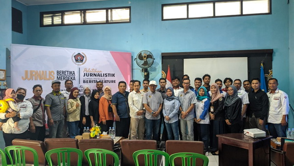 Puluhan Pewarta di Kotim Dilatih Penulisan Berita Feature