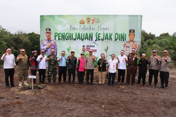 Rangkaian HUT RI Ke78, Polisi di Katingan Tanam Ratusan Pohon