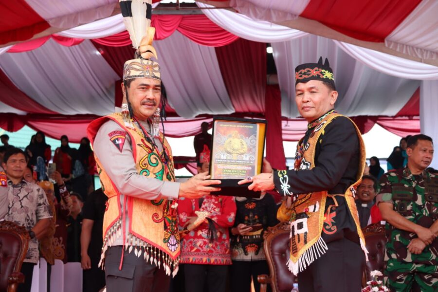 Beri Gelar Warga Kehormatan Masyarakat Dayak ke Wakapolri, ini Harapan Ketua DAD Kalteng